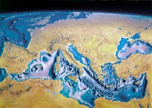 Rotstich erforderte starke Korrektur. Ohne Namen